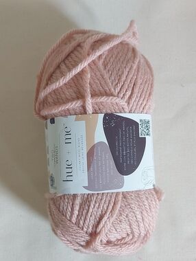 Chunky Wool Blend Yarn In Pastel Pink